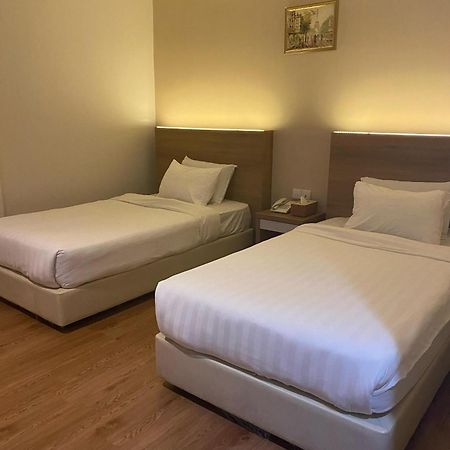 Lovina Inn - Nagoya Batam Экстерьер фото