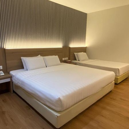 Lovina Inn - Nagoya Batam Экстерьер фото