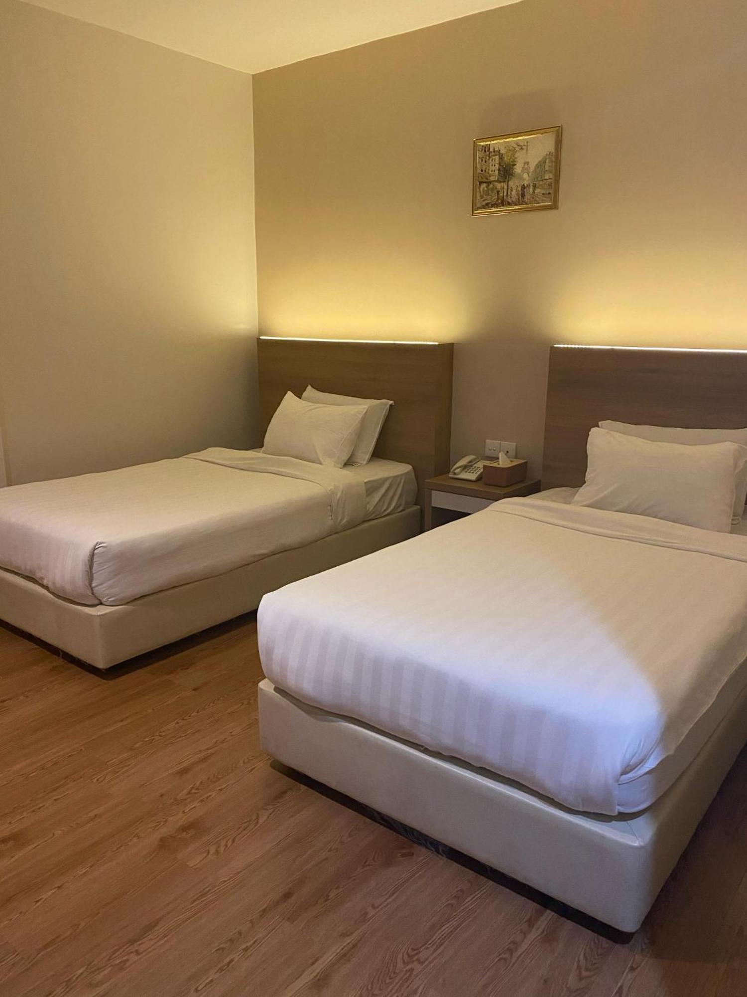Lovina Inn - Nagoya Batam Экстерьер фото