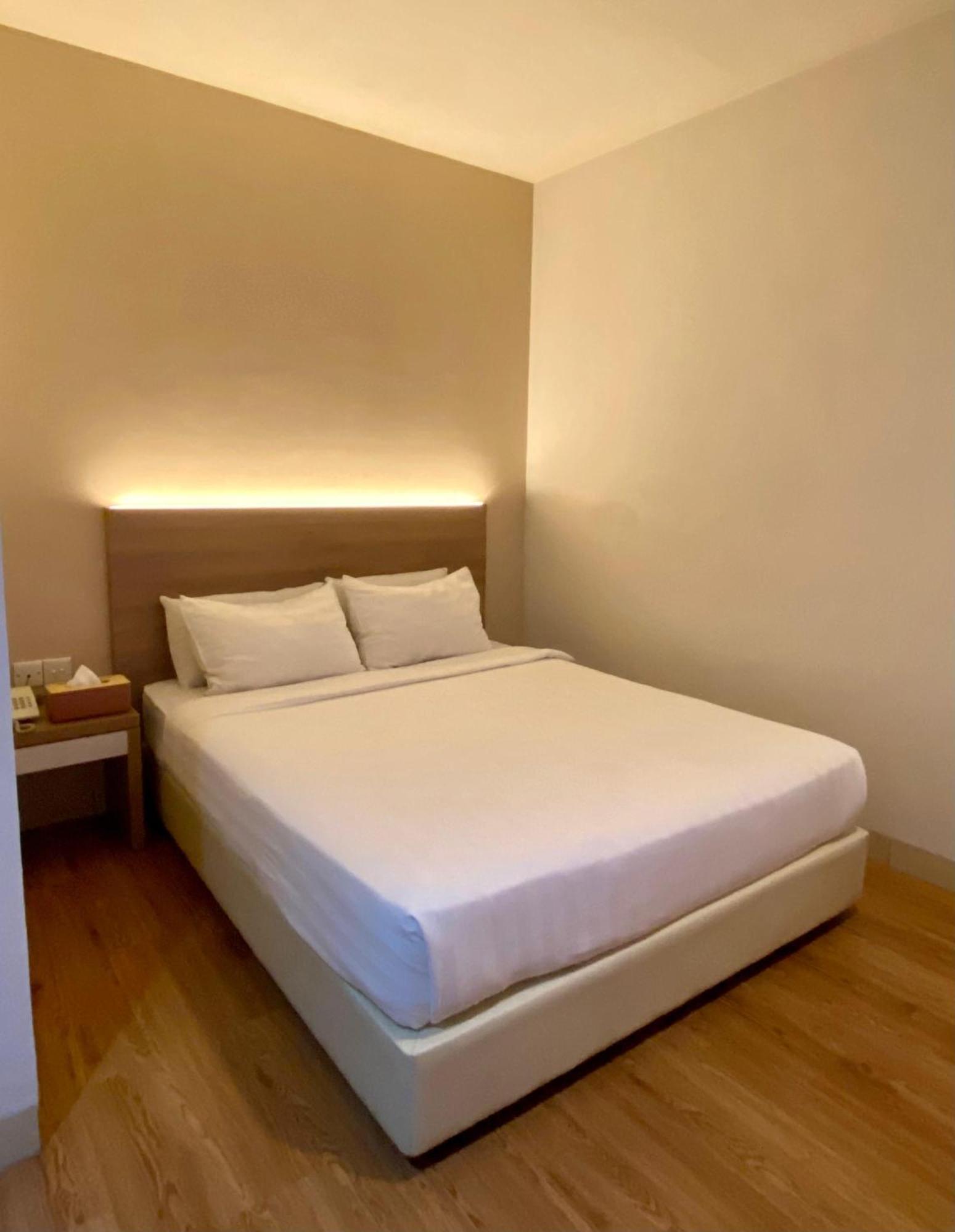 Lovina Inn - Nagoya Batam Экстерьер фото