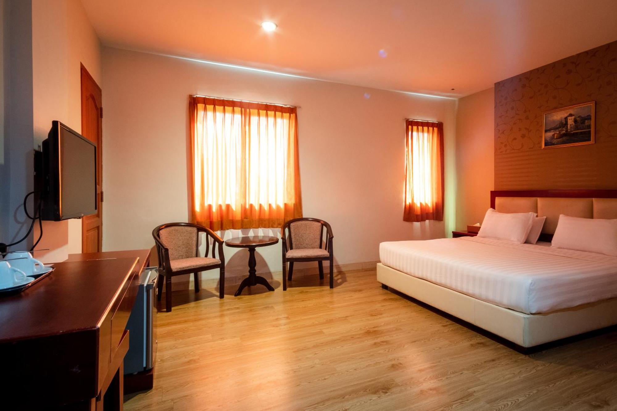 Lovina Inn - Nagoya Batam Экстерьер фото
