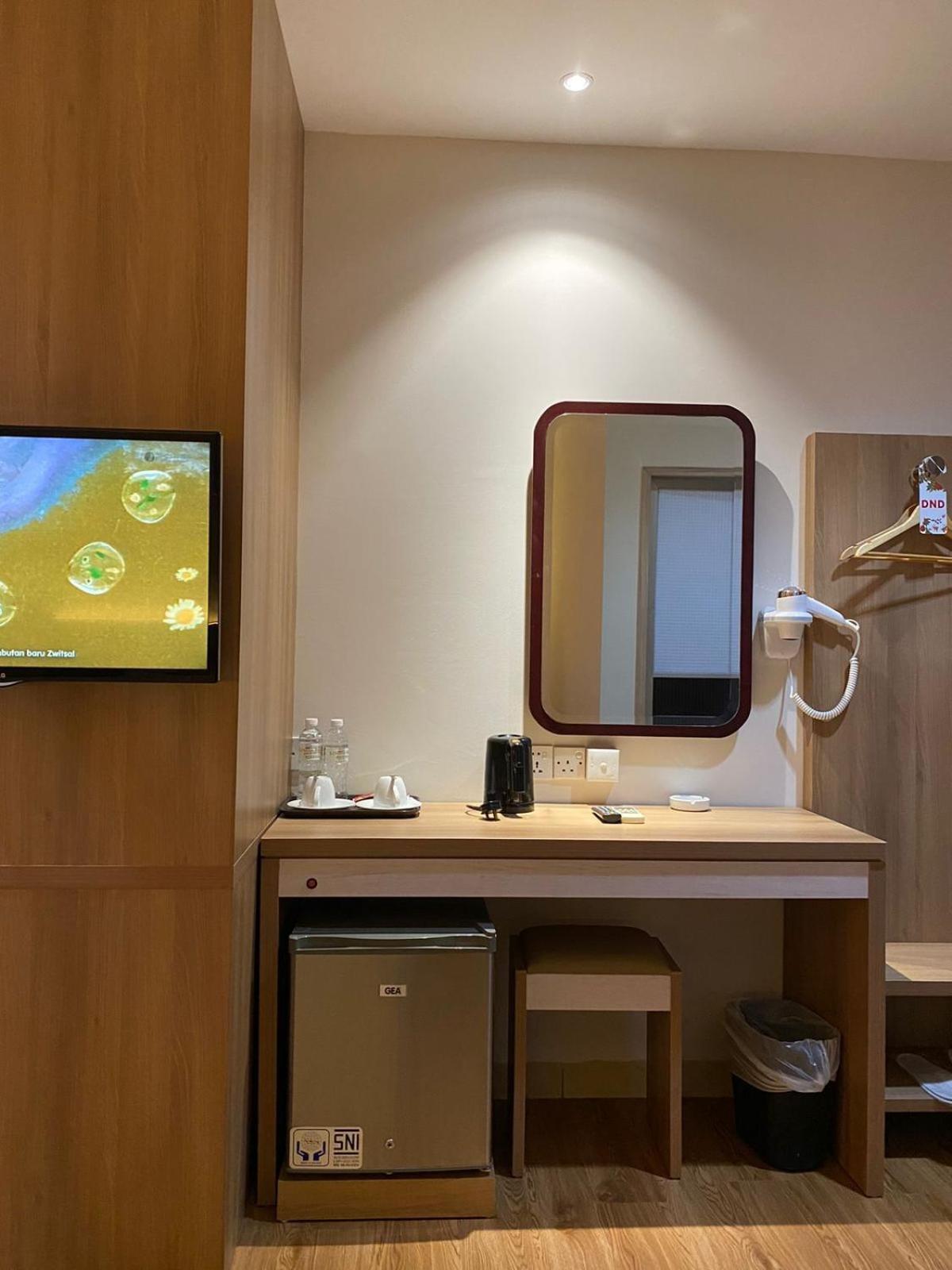 Lovina Inn - Nagoya Batam Экстерьер фото