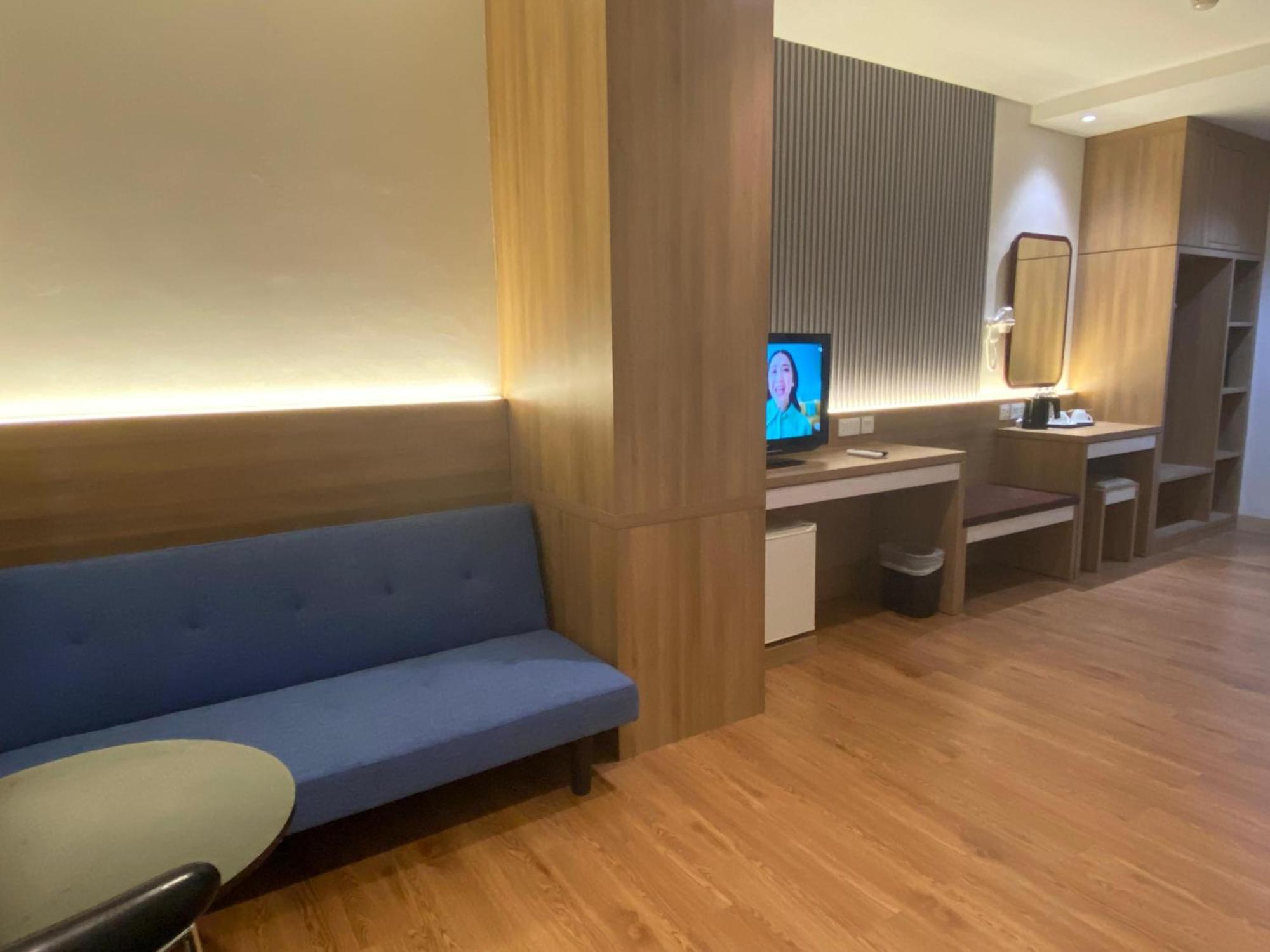 Lovina Inn - Nagoya Batam Экстерьер фото