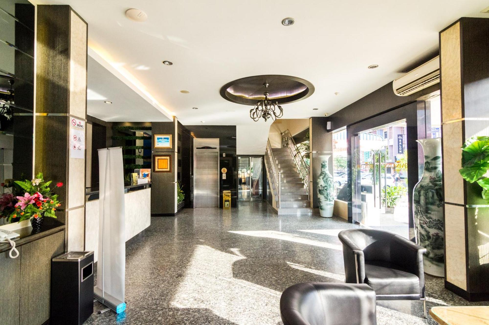 Lovina Inn - Nagoya Batam Экстерьер фото