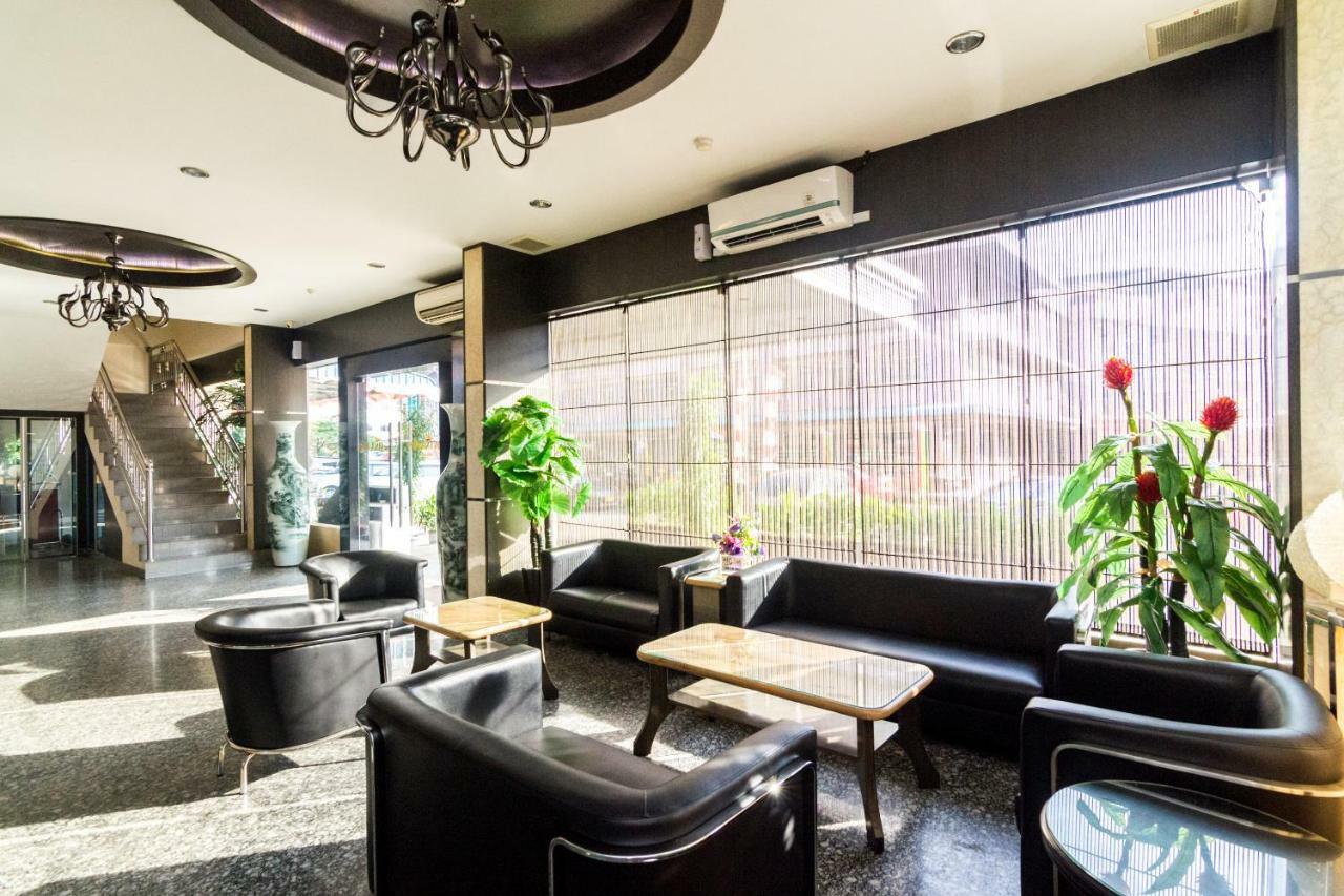 Lovina Inn - Nagoya Batam Экстерьер фото