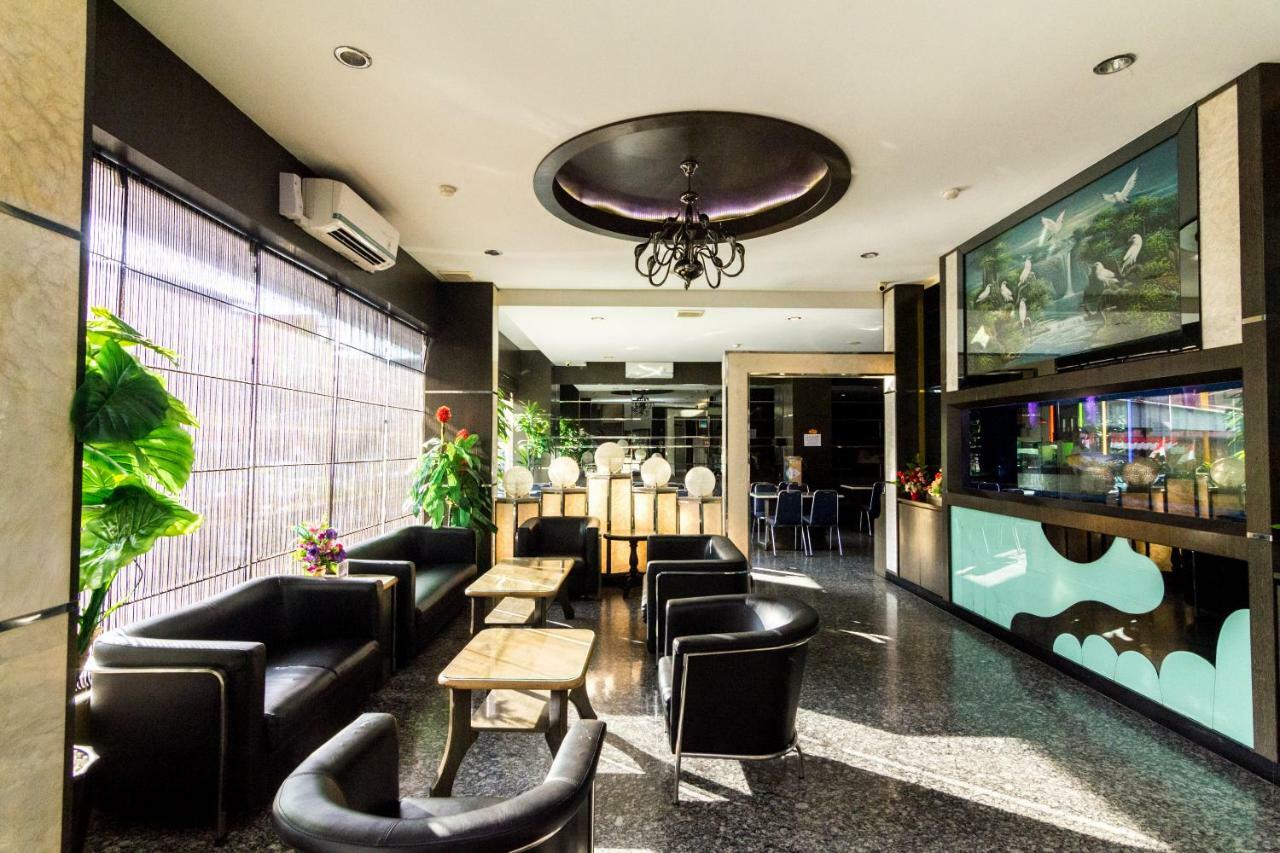 Lovina Inn - Nagoya Batam Экстерьер фото