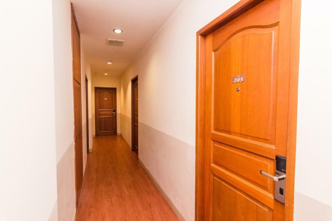 Lovina Inn - Nagoya Batam Экстерьер фото