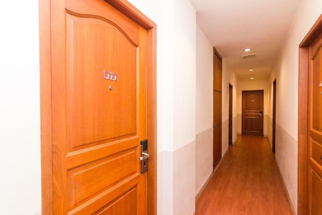 Lovina Inn - Nagoya Batam Экстерьер фото