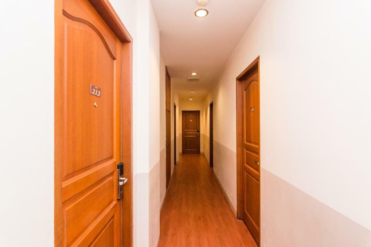 Lovina Inn - Nagoya Batam Экстерьер фото
